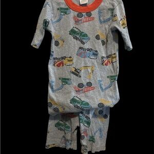 Hanna Andersson Gray Pajama Set with Vehicle Print size 10